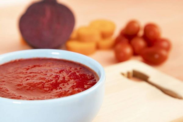 Tomato_sauce_with_beets_and_carrots_for_kids